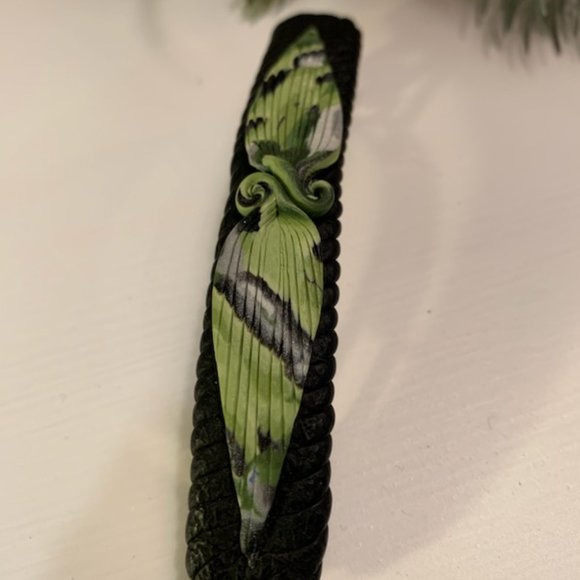 Hair Clip Polymer Wax green and black and made - Picture 6 of 7